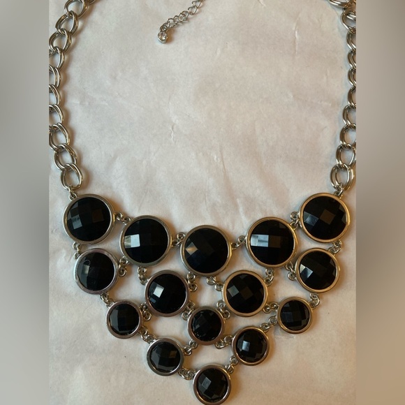 Beautiful‎ Lia Sophia Statement Necklace - Picture 4 of 9